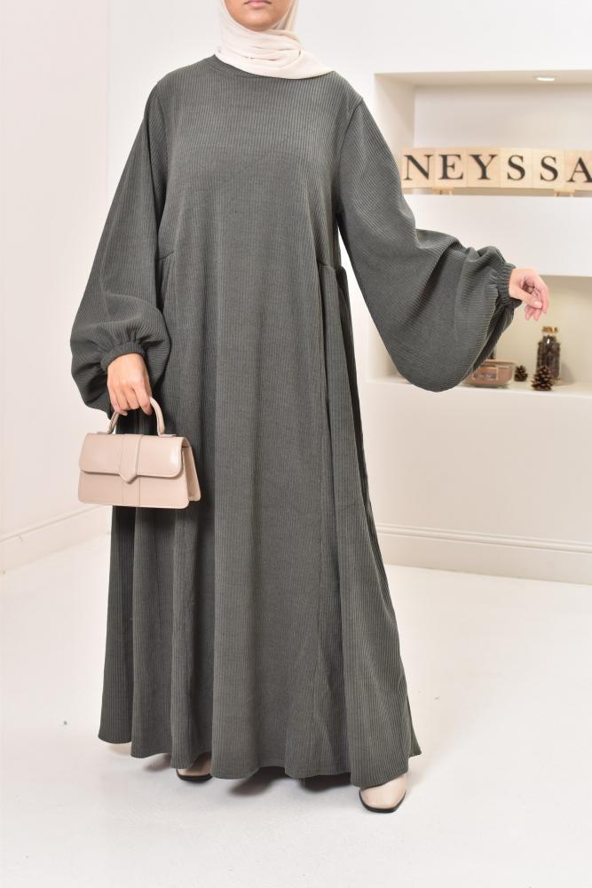 Umm Khadijâa Flared abaya with puffed sleeves