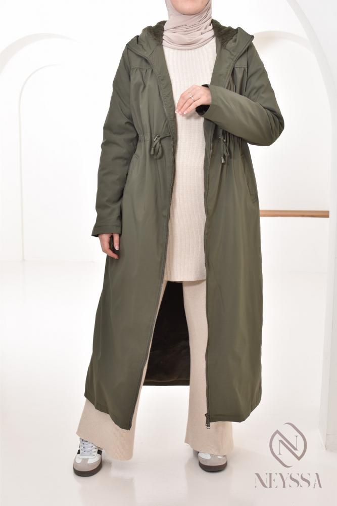 Langer, fellgefütterter Parka in Khaki